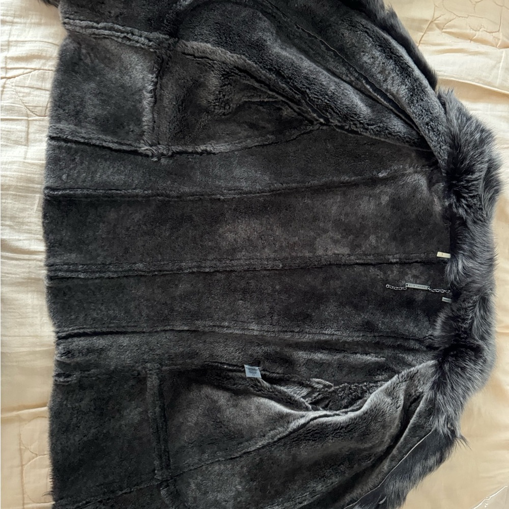 Elie Tahari 100% shearling jacket, dark brown, size M. - Picture 9 of 15